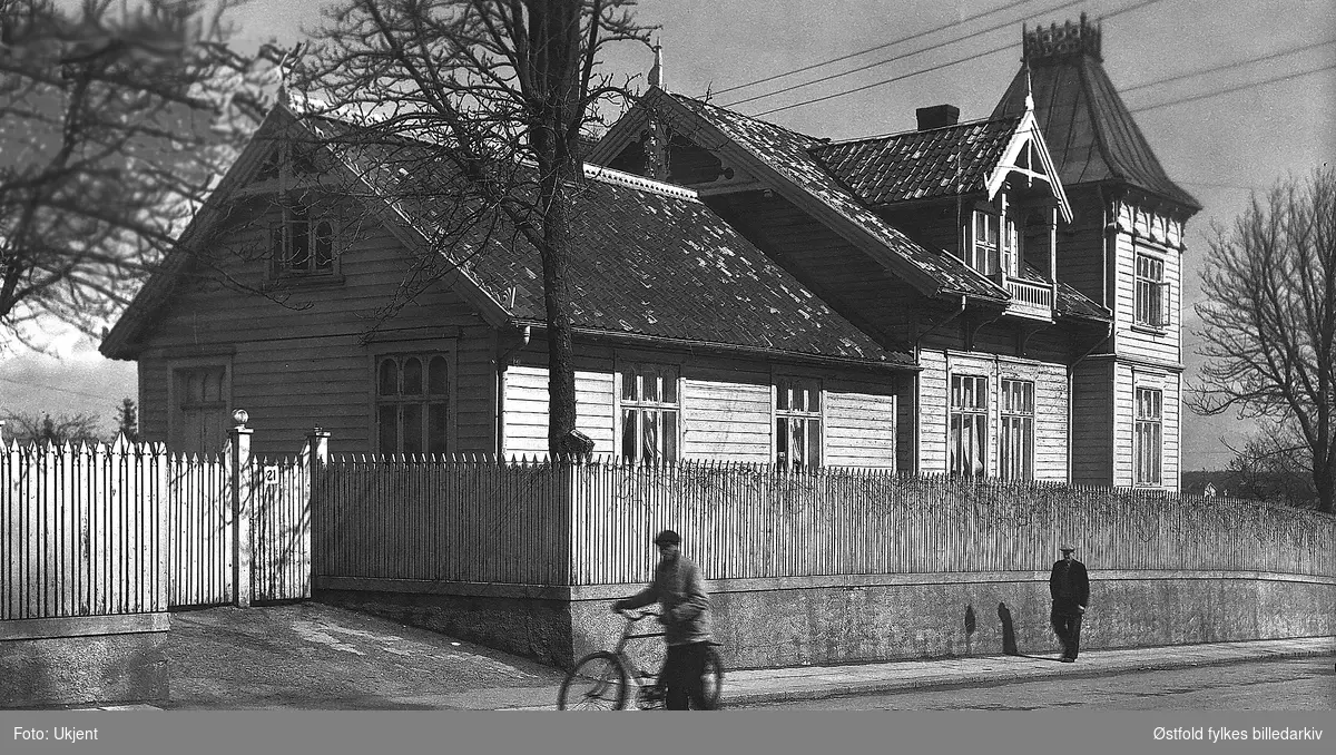 St. Marie gate 21 i Sarpsborg mai 1944, funksjonærbolig for Borregård fabrikker.revet ca. 1975).