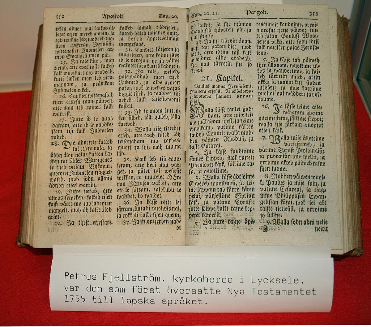 Bibel, tryckt 1755. Petrus Fjellström, kyrkoherde i Lycksele, var den som först översatte Nya Testamentet 1755 till lapska språket.