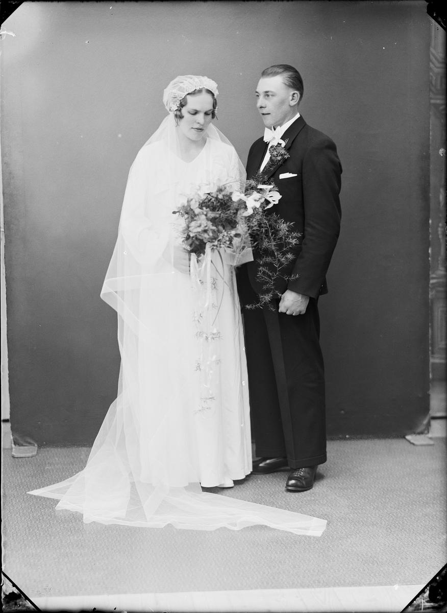 Brudparet Persson från Valde, Skäfthammar socken, Uppland 1936