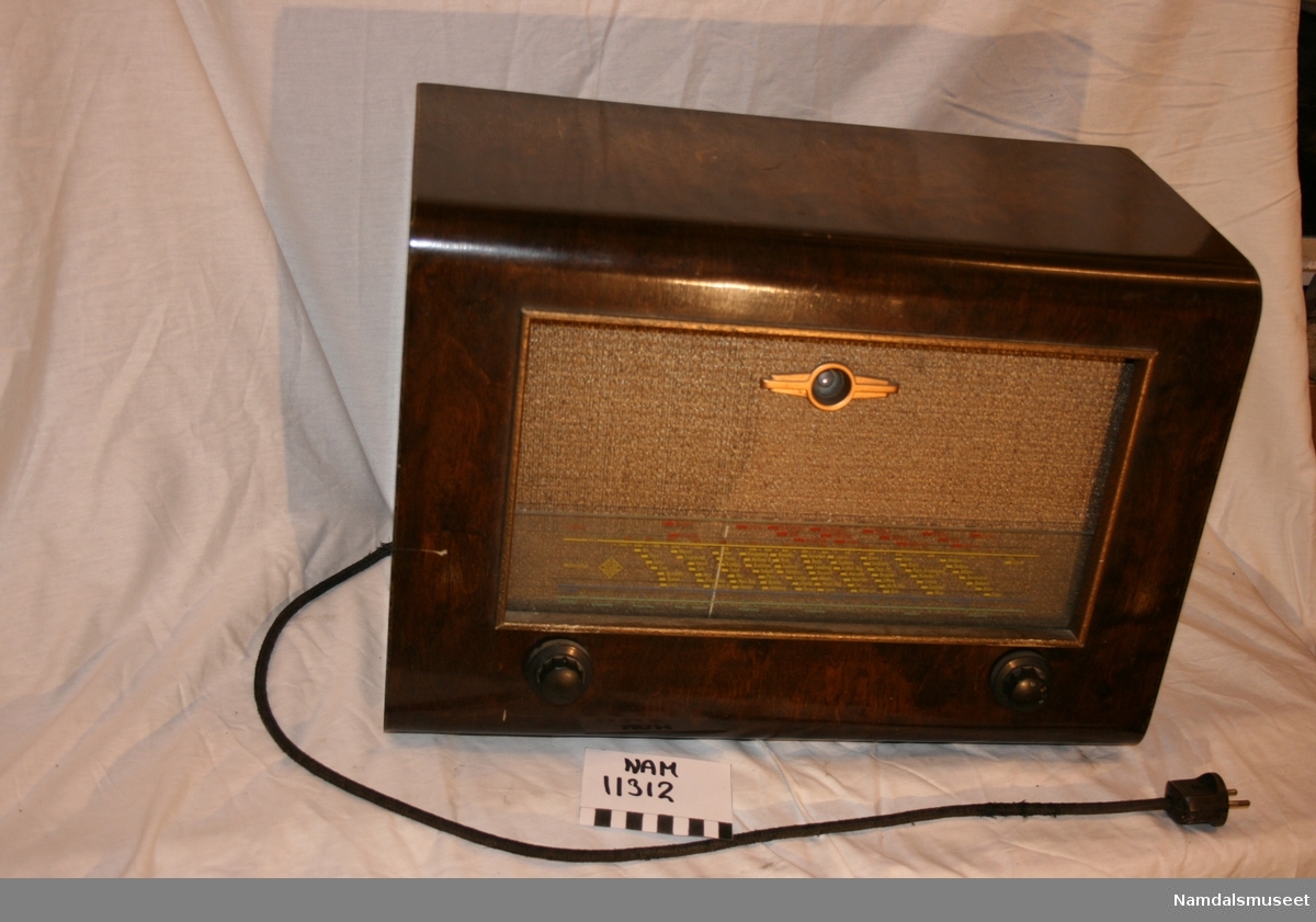 Telefunken modell "Juvel II". Kort- og langbølgeradio fra Telefunken