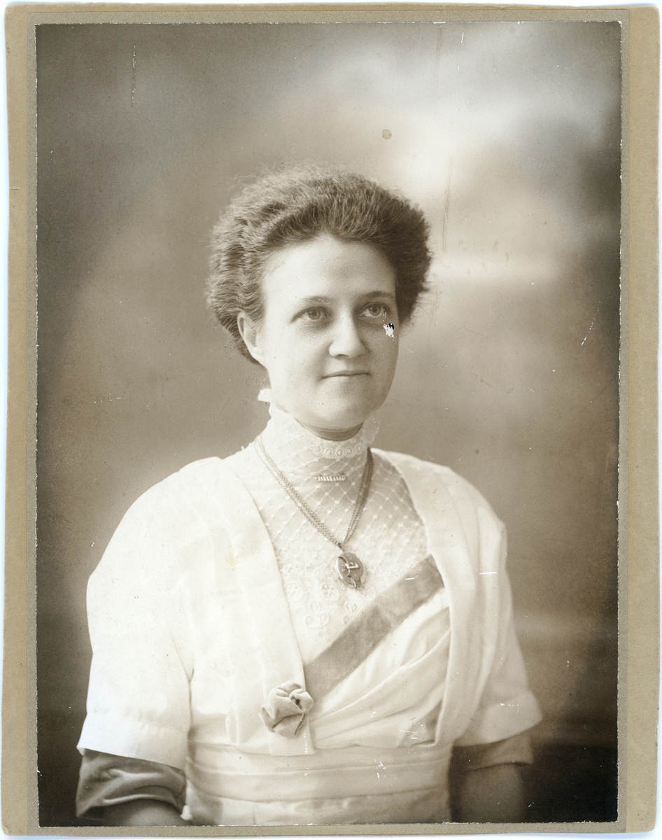 Gertrud Zachau var pionjär i kampen för kvinnors rätt att utöva idrott och var starkt engagerad i rörelsen för kvinnors politiska rösträtt.