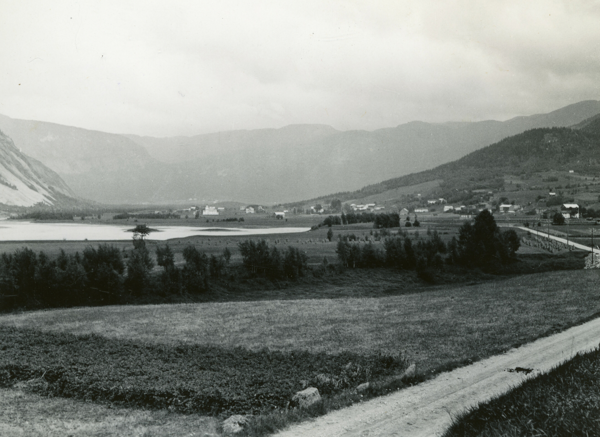 Utsikt over valle i Setesdal 29.8.1934.  Bildet er tatt under Kornrådets reise til Agder.