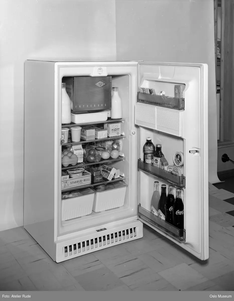 KPS kjøleskap, åpen dør, matvarer