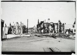 Bygninger ødelagt av brann eller bombing.