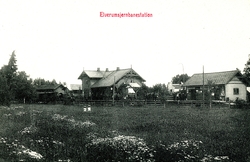 Damplokomotiv med persontog på Elverum stasjon. Mange reisen