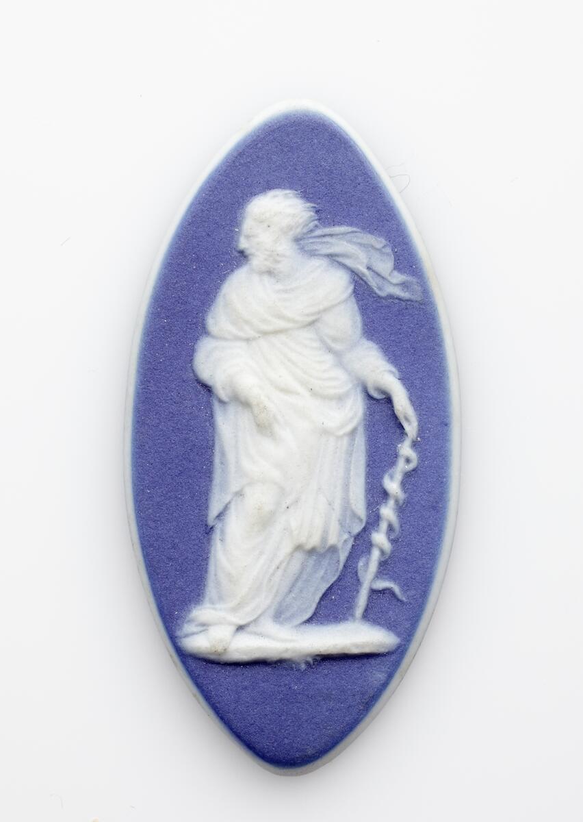 En st. miniatyr i s.k. jasper, motiv i vitt på blå botten. Allegoriskt motiv. Man i mantel m.m., hållande stav med orm. Oval.

Inskrivet i huvudkatalog 1907.