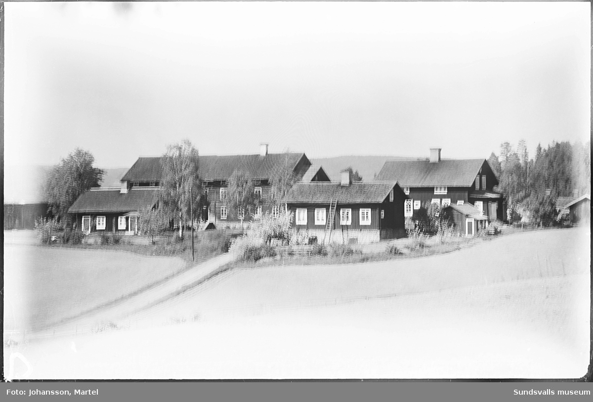 Vy mot Nybruket med bland annat "Stora bruksgården", arbetarbostäder vid Sörfors bruk.