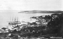 Utsikt over Holmestrand før 1914, skip, havn, bebyggelse, ga