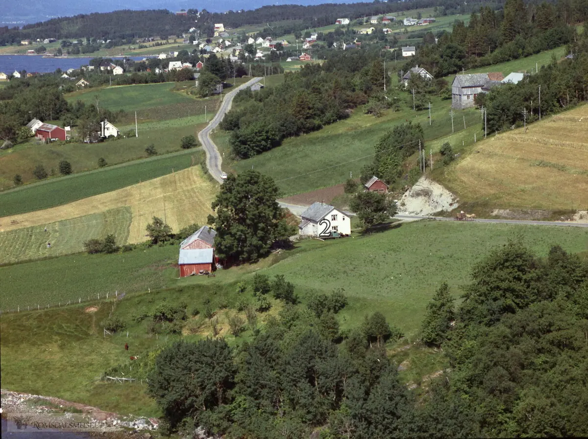 Krogset, gnr. 38..1. Bnr. 6 "Sjurgarden"..2. Bnr. 31. Hus bygd av Gunnar Pedersen frå bnr. 6.