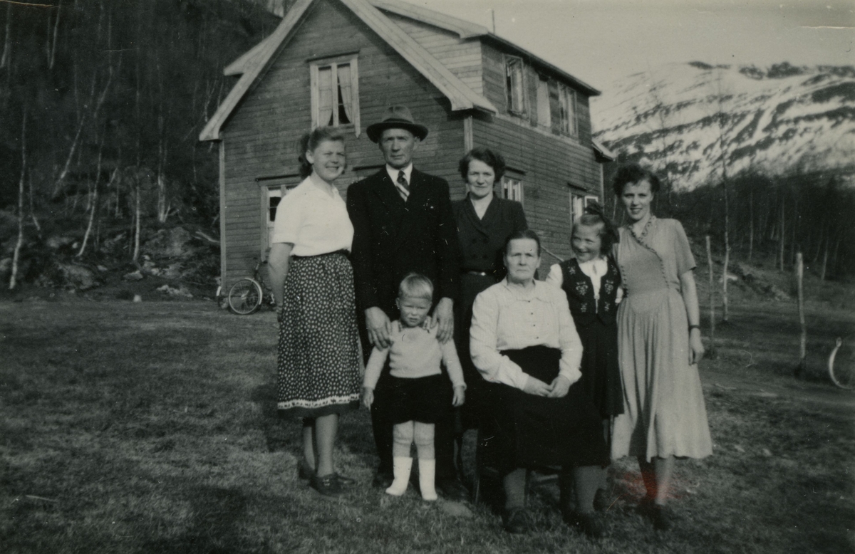 Familien Liv og Trygve Arnesen, Øvergård