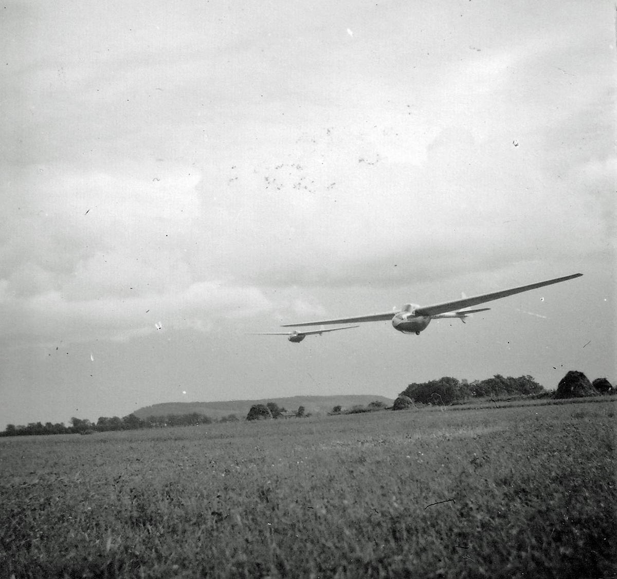 Falköpings lottakår i mitten av 1940-talet. Segelflygtävlingar i Falköping.