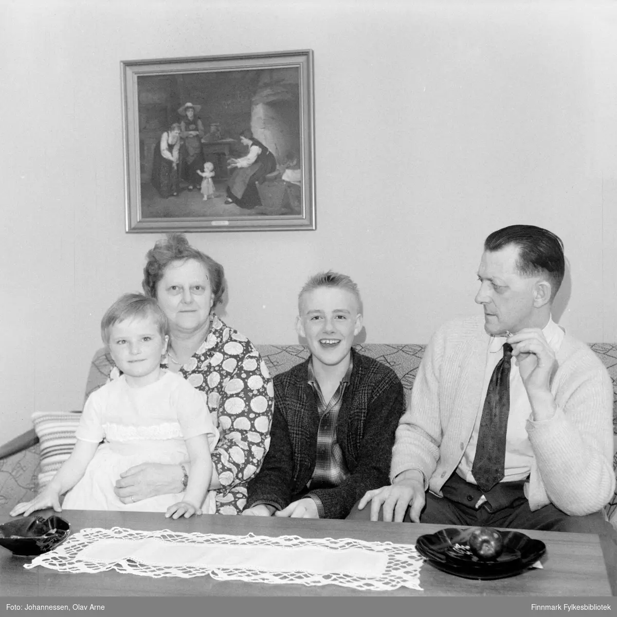 Trolig familien With i Båtsfjord. Mannen til høyre arbeidet som politi
