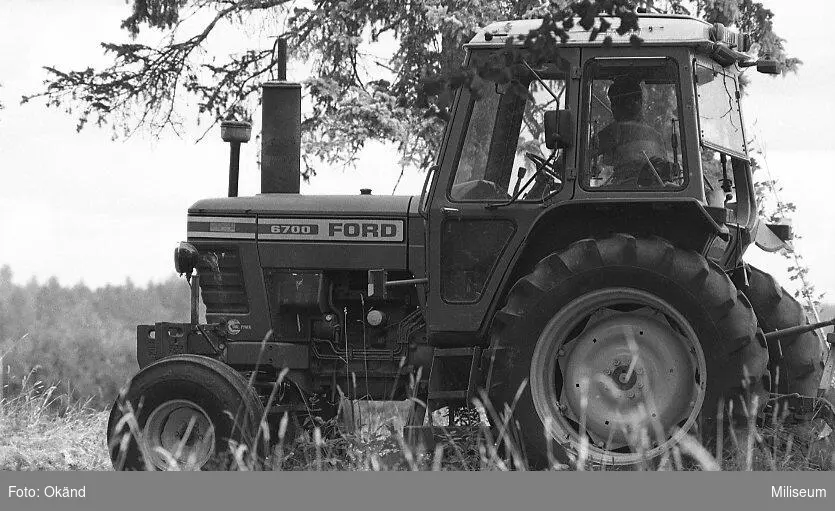Traktor Ford.
