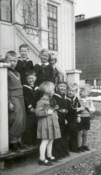 På trappa til Sættem-huset i Kalvehagen 19.04.1935.