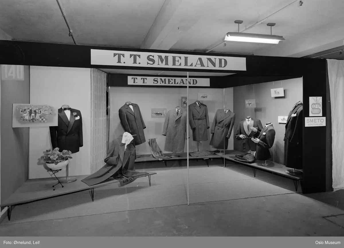 Tekstilmessen, interiør, utstilling, stand, T.T. Smeland konfeksjonsfabrikk, dresser, frakker