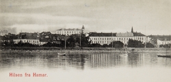 Postkort, Hamar, bypanorama fra Hamarbukta, Strandgatehagene