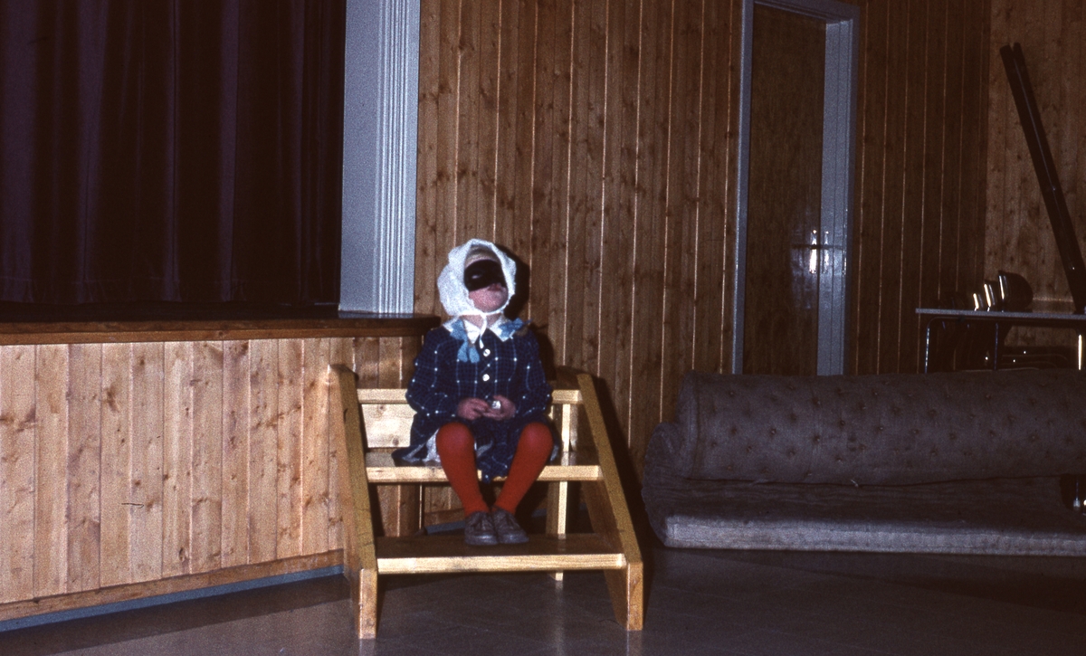 Bilder fra Ny-Ålesund slutten av 50- begynnelsen av 60-tallet. Barnekarneval