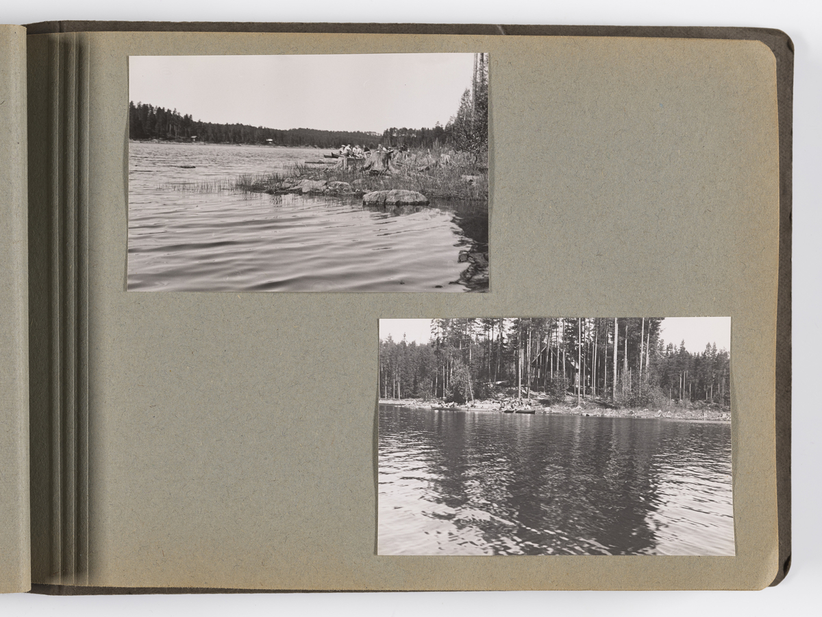 Privat album til fotografen Synnøve Brændshøi med tittel "Sommeren 1943".
 
Albumet inneholder bl.a. bilder fra Atneosen gård, Ringebufjellet. 

Avbildet: Gro, Unni. 
