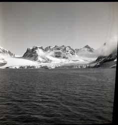 Isbre i Magdalenafjorden.