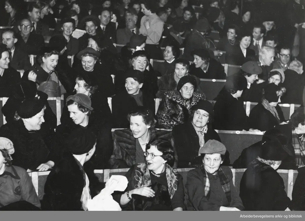Lærerstreiken 1954. Streikemøte på Eldorado kino. Febr. -54