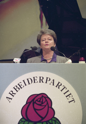 Gro Harlem Brundtland taler på AP-landsmøte, 6. november 199