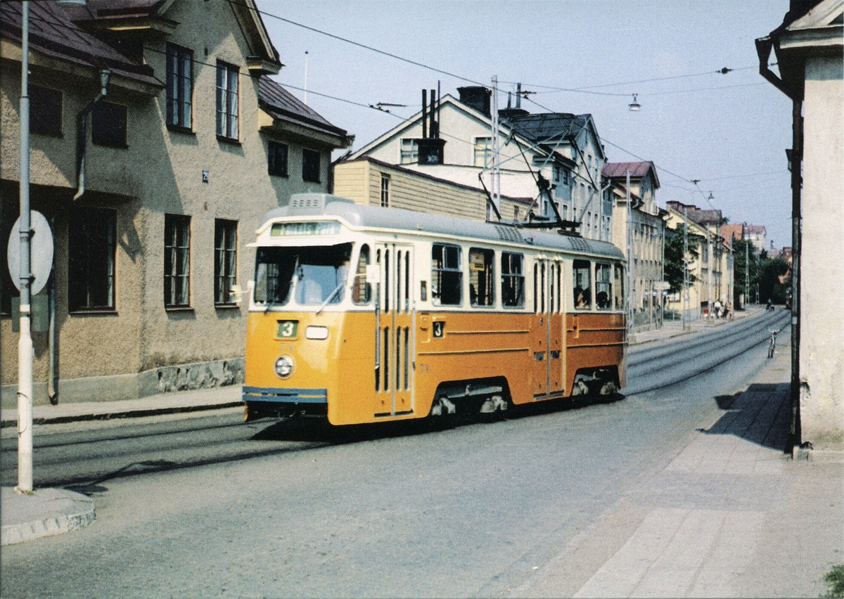 Norrköping: Spårvagn M58 nr 74 på Värmlandsgatan vid hållplatsen Järven. Foto: Jan Zetterberg, 1959.