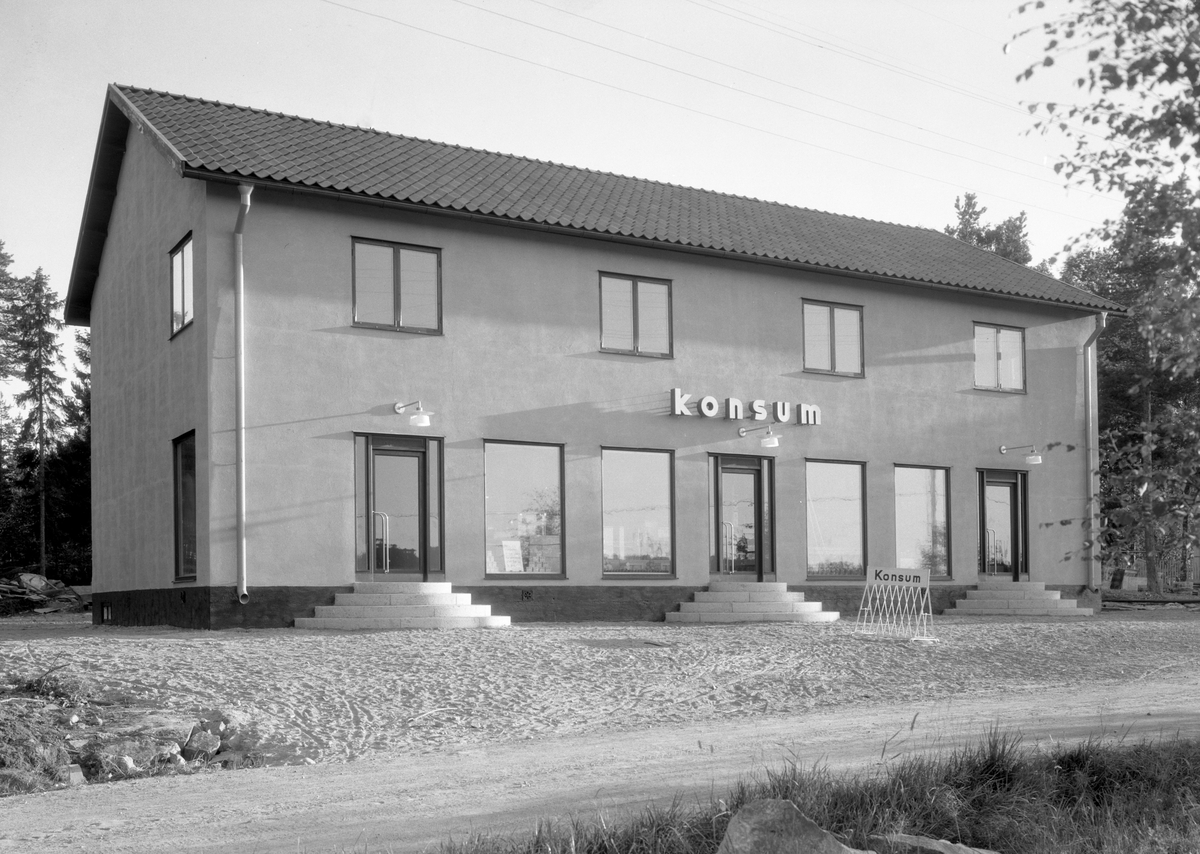 Kooperationen bygger ny butik på Gunnarskär i Skoghall år 1931.