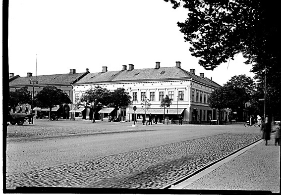 Affärs- och kontorsbyggnad vid Stora Torget.