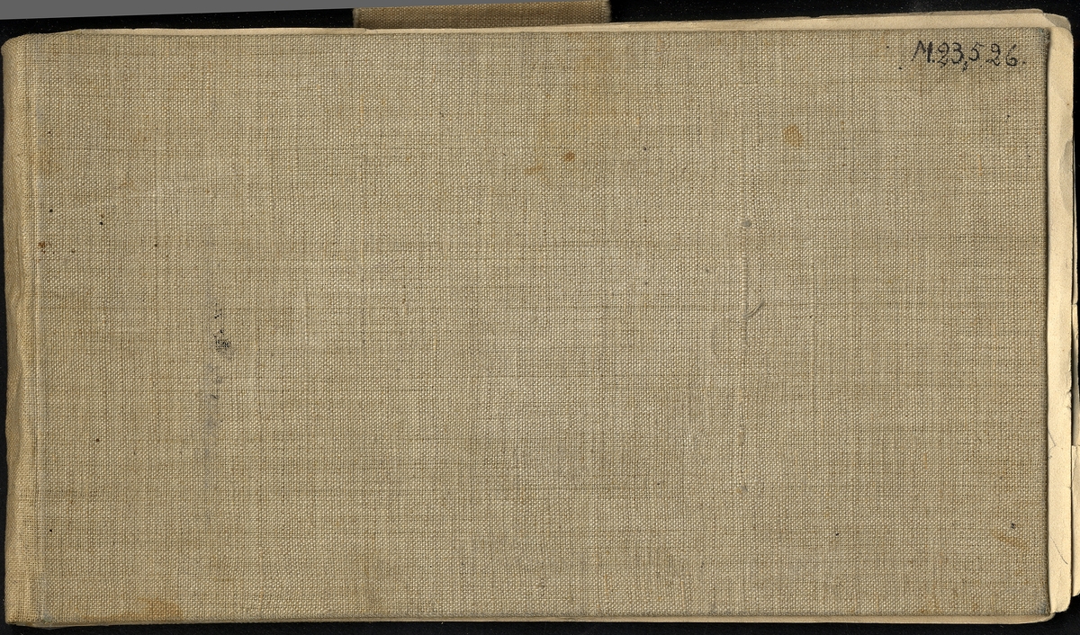 Skissblock försett med grå linnepärmar, innehållande 22 st.
blyertsteckningar. 

Inskrivet i huvudbok 1975.