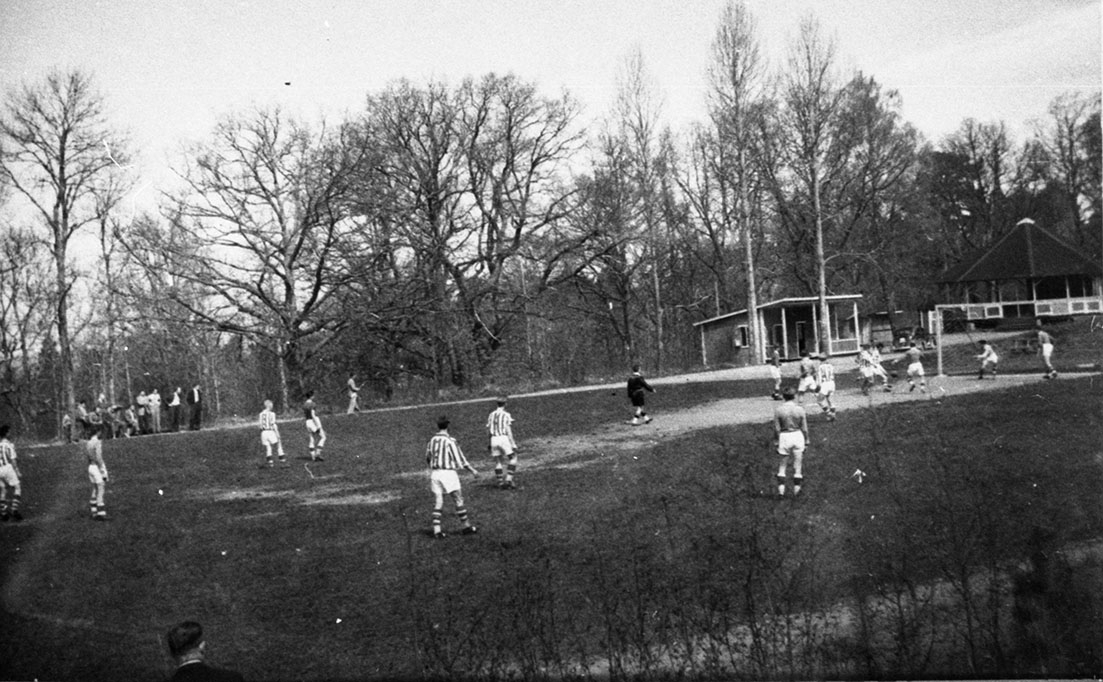Fotbollsmatch på Åsavallen, Grännaberget.