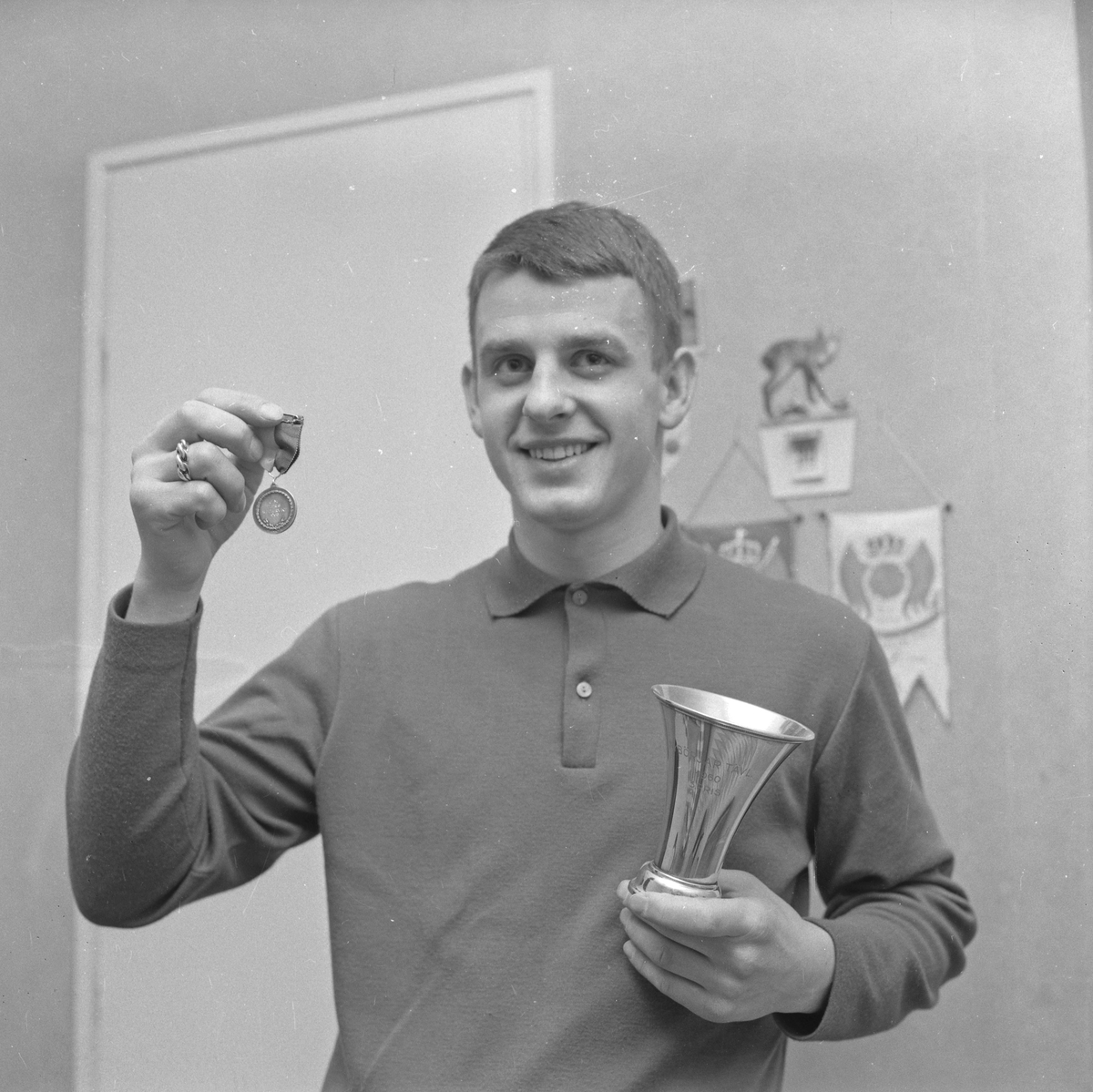 Del av material om Köpings Boxningsklubb. Runge Osis eller Eriksson Foto Hedfors januari 1964.