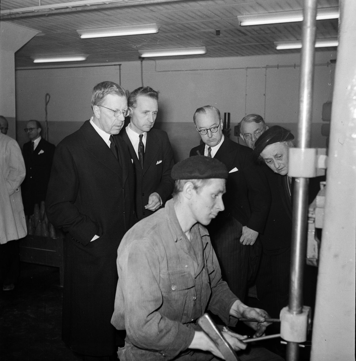Kung Gustav VI Adolf besöker Nymanbolagen, Uppsala 1951