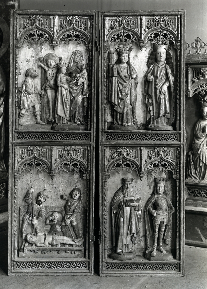 Altarskåp, ett nordtyskt arbete från 1400-talets senare hälft.
