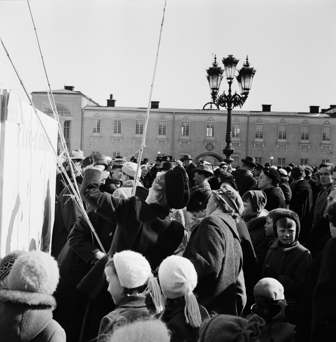 Flyglottornas påskmässa, Vaksala torg, Uppsala 1958