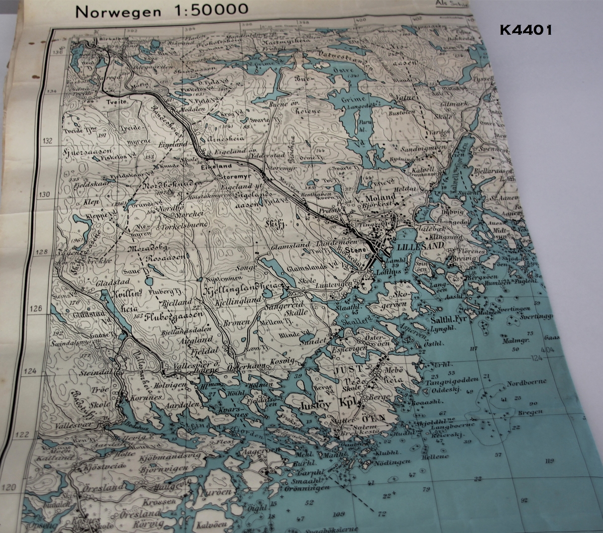 Kart (tysk) Målestokk 1 : 50000. Lillesand 1511 E 40 W Lillesand. Egnet som skytekart.
Deutsch Heereskarte.