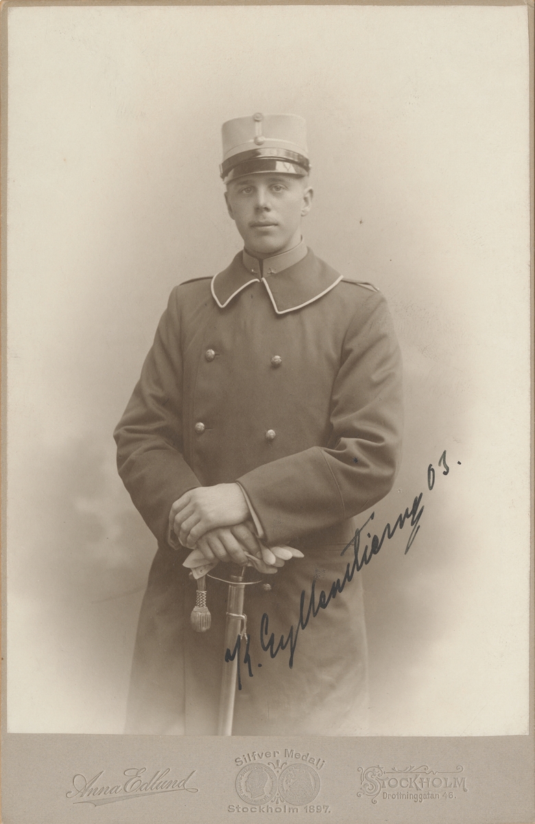 Porträtt av Kristofer Gyllenstierna, underlöjtnant vid Skånska dragonregementet.