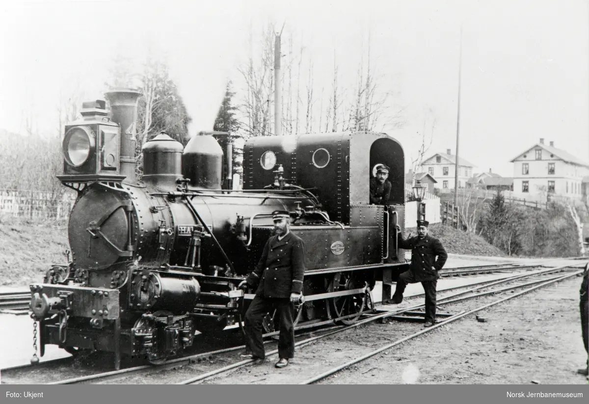 Damplokomotiv type IV nr. 4 "Harald" på Randsfjord, med personalet