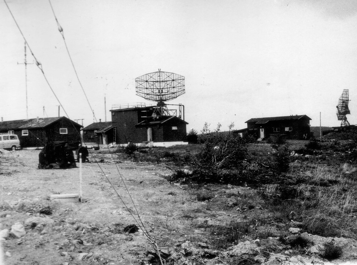 Radaratenne AN/FPS-88 på toppen av OPS-bygget ved Lstn Kautokeino. OPS ...