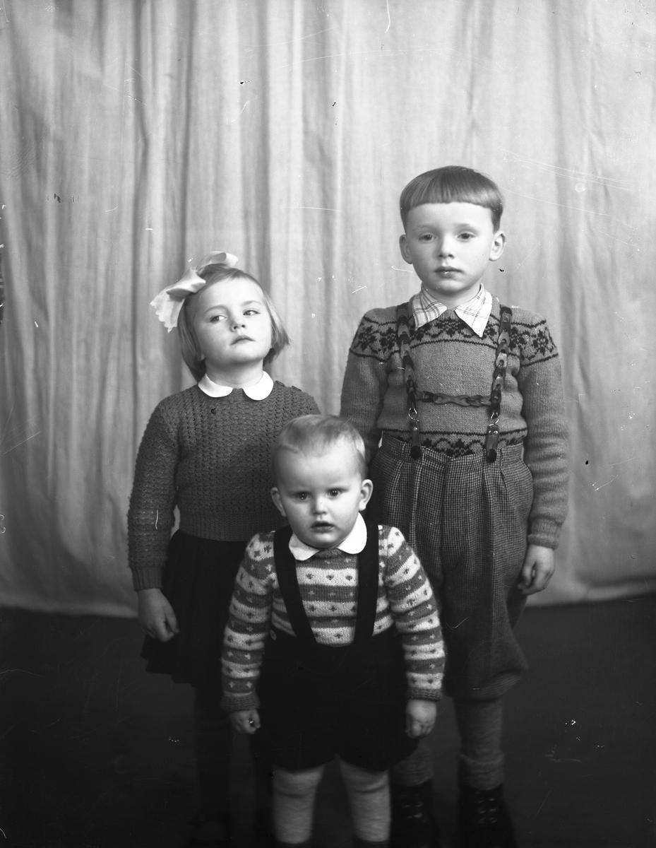Portrett av tre søsken