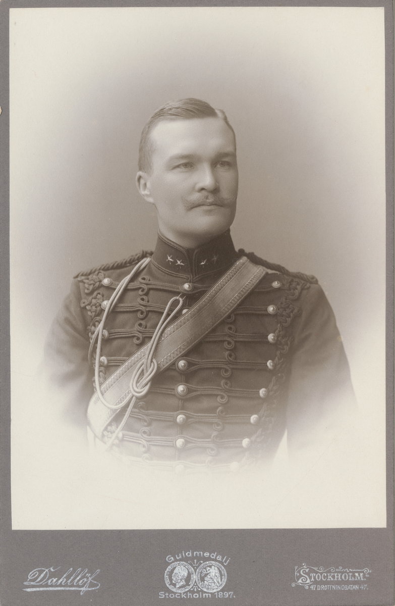 Porträtt av Hugo Hesselgren, löjtnant vid Upplands artilleriregemente A 5.