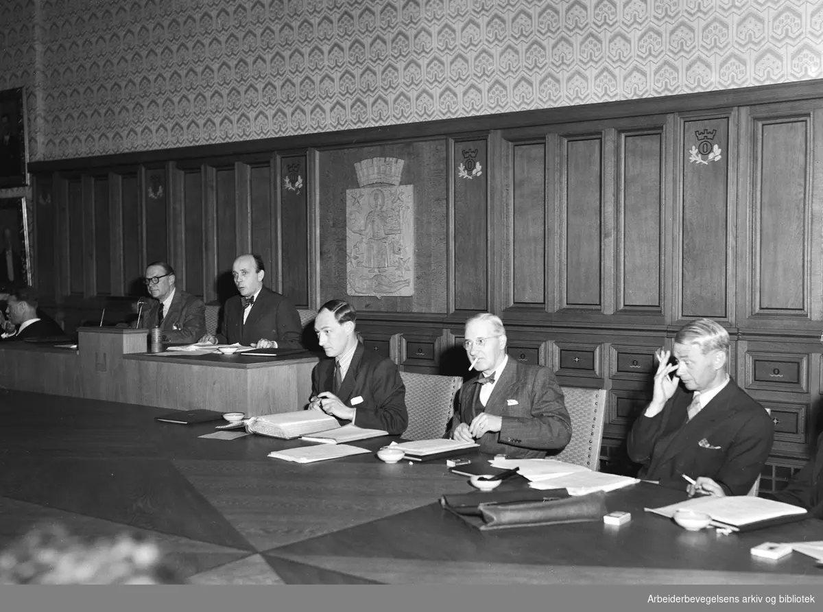 "En ordførers dag". Arbeiderbladet følger Oslos ordfører Brynjulf Bull en dag i November 1951.