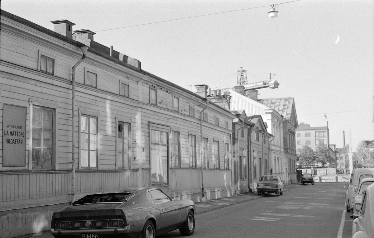 Fem foton av L.A. Mattons Hudaffär på Norra Stapeltorgsgatan i Gävle.