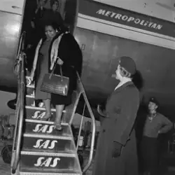 Louis Armstrong ankommer Oslo via Fornebu flyplass 2 februar