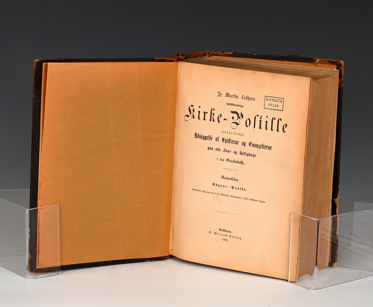 Prot: Dr. Martin Luthers Kirke-Postill, Kristiania. S. Mittels Forlag 1898. Stemplet O.H. Holta 00133