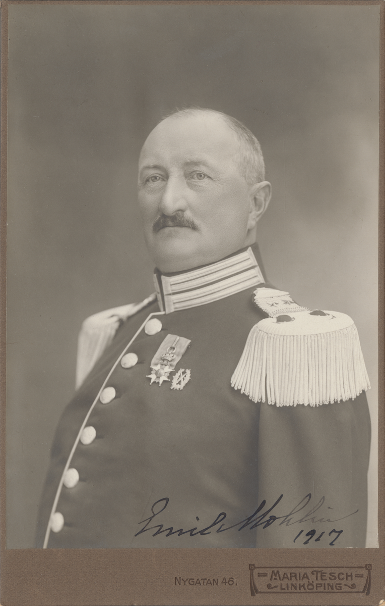 Porträtt av Emil Mohlin, överstelöjtnant vid Första livgrenadjärregementet.