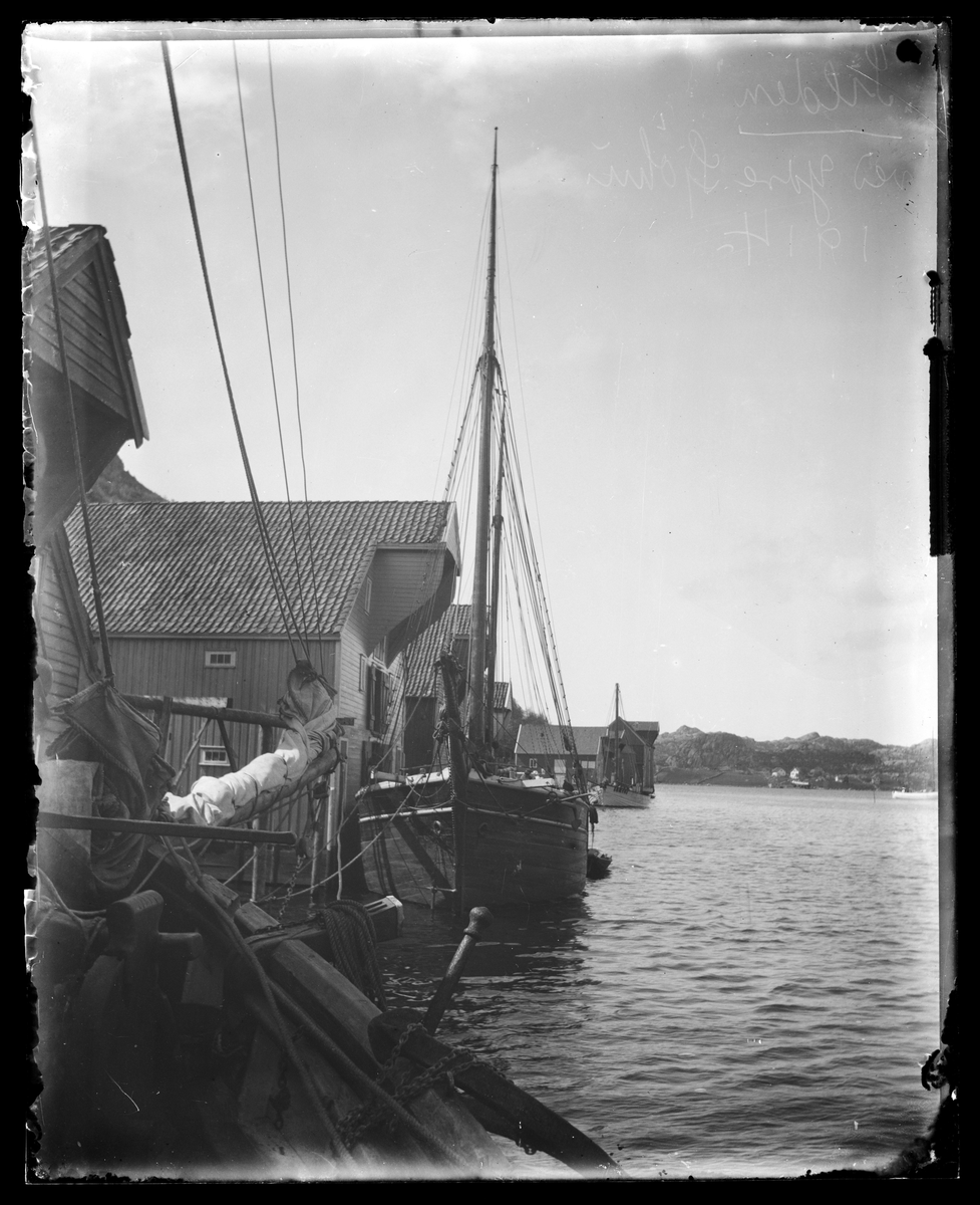 Seilskip og sjøbuer i Egersund havn