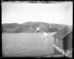 Seilbåt i Nordra Sundet utenfor Eigerøy