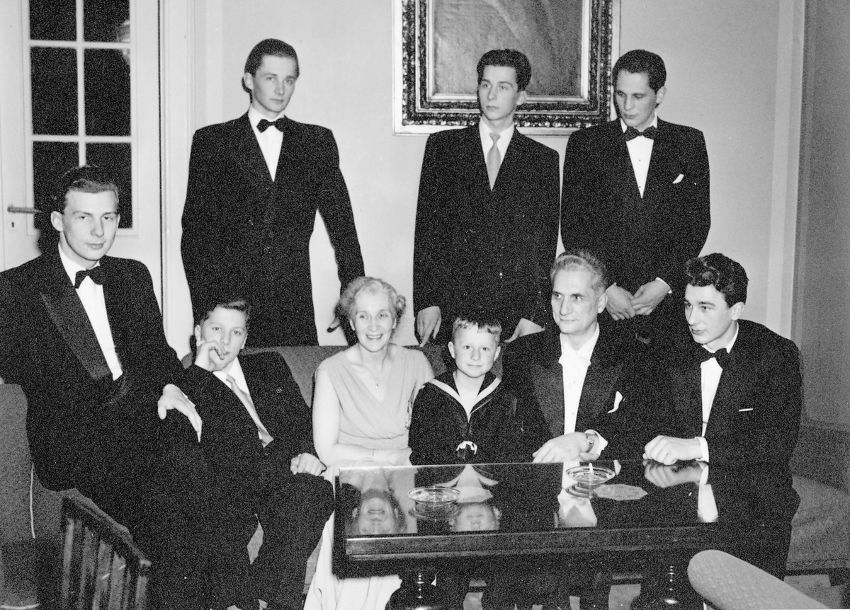 Arne Rostad med familie 1949.