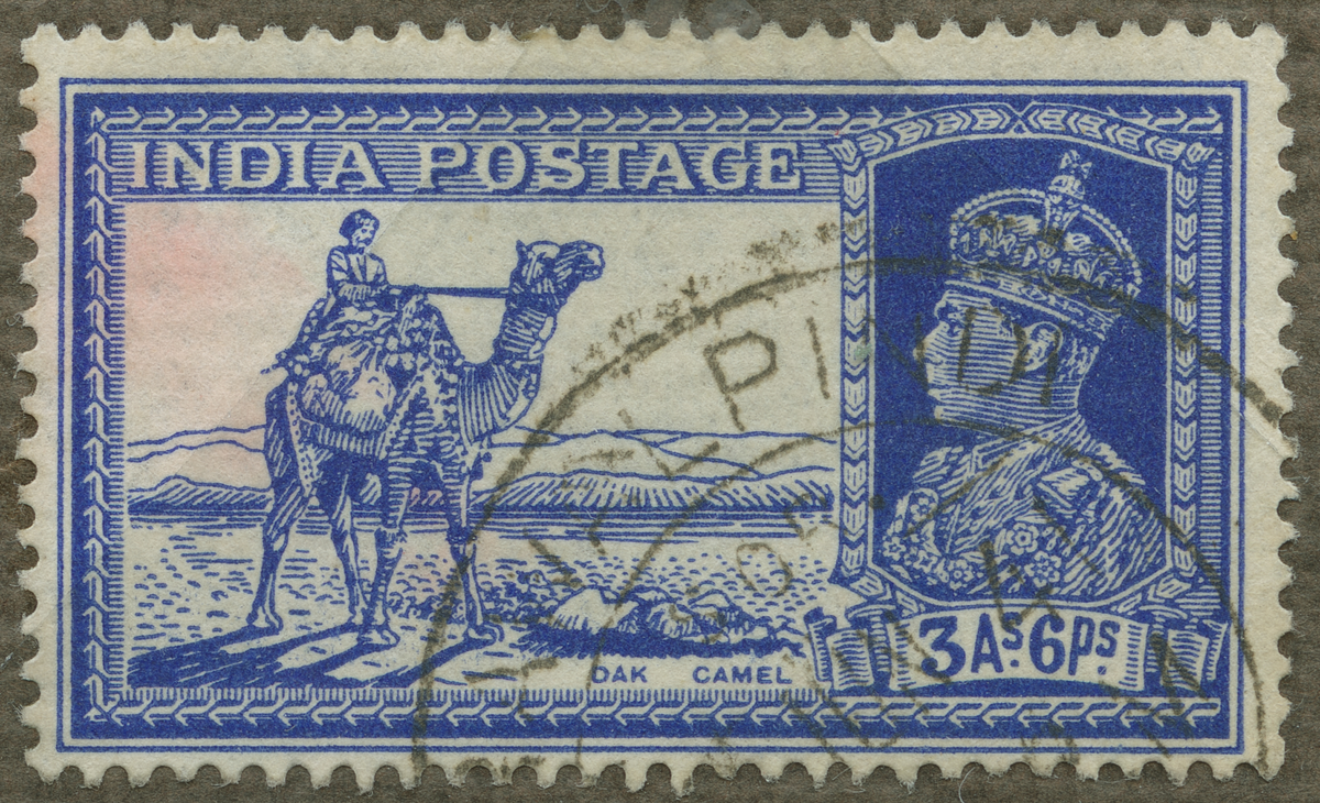 Frimärke ur Gösta Bodmans filatelistiska motivsamling, påbörjad 1950.
Frimärke från Britt. Indien, 1937. Motiv av Postryttare på kamel (t.h.) Kung George VI.
