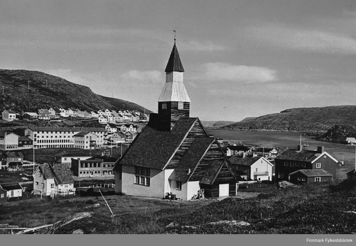 Prospektkort: Havøysund og kirke. 